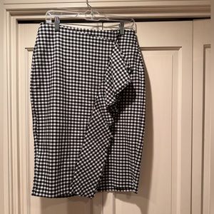 Who What Wear Buffalo Check Skirt, size 6